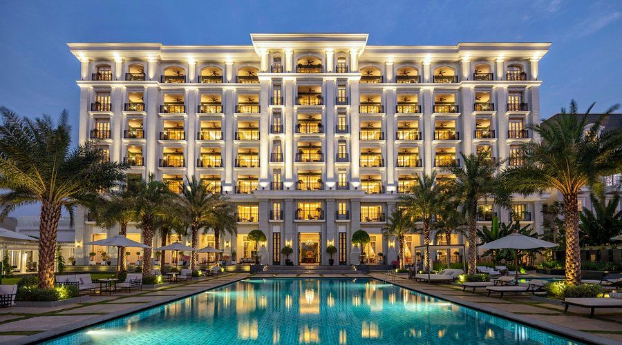 Trải nghiệm đẳng cấp qua bài review Luxury Hotel tại TP.HCM
