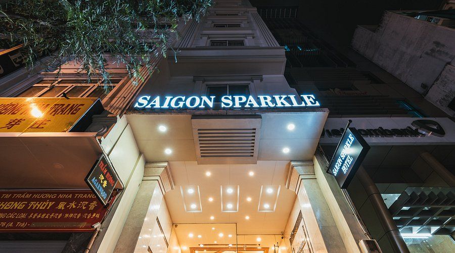 Khám phá không gian sang trọng qua review Ruby Hotel