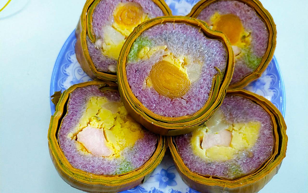 Bánh tét lá cẩm - Đặc sản "trứ danh" nổi tiếng tại Cần Thơ