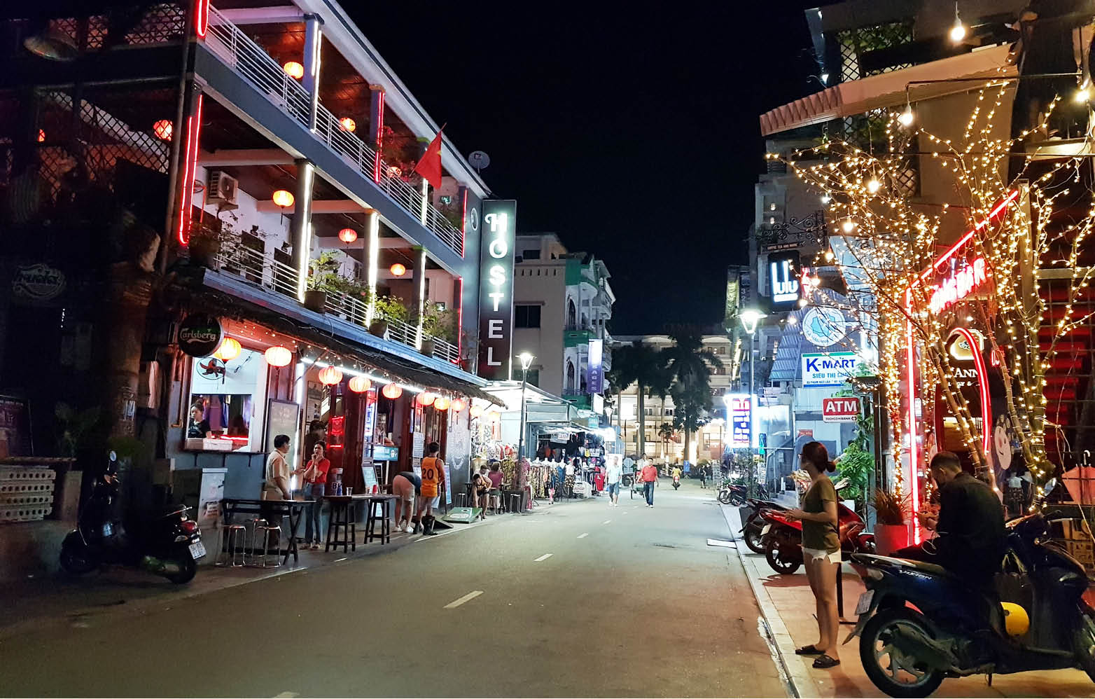 Phố Tây Huế: Review các điểm ĂN CHƠI náo nhiệt về đêm