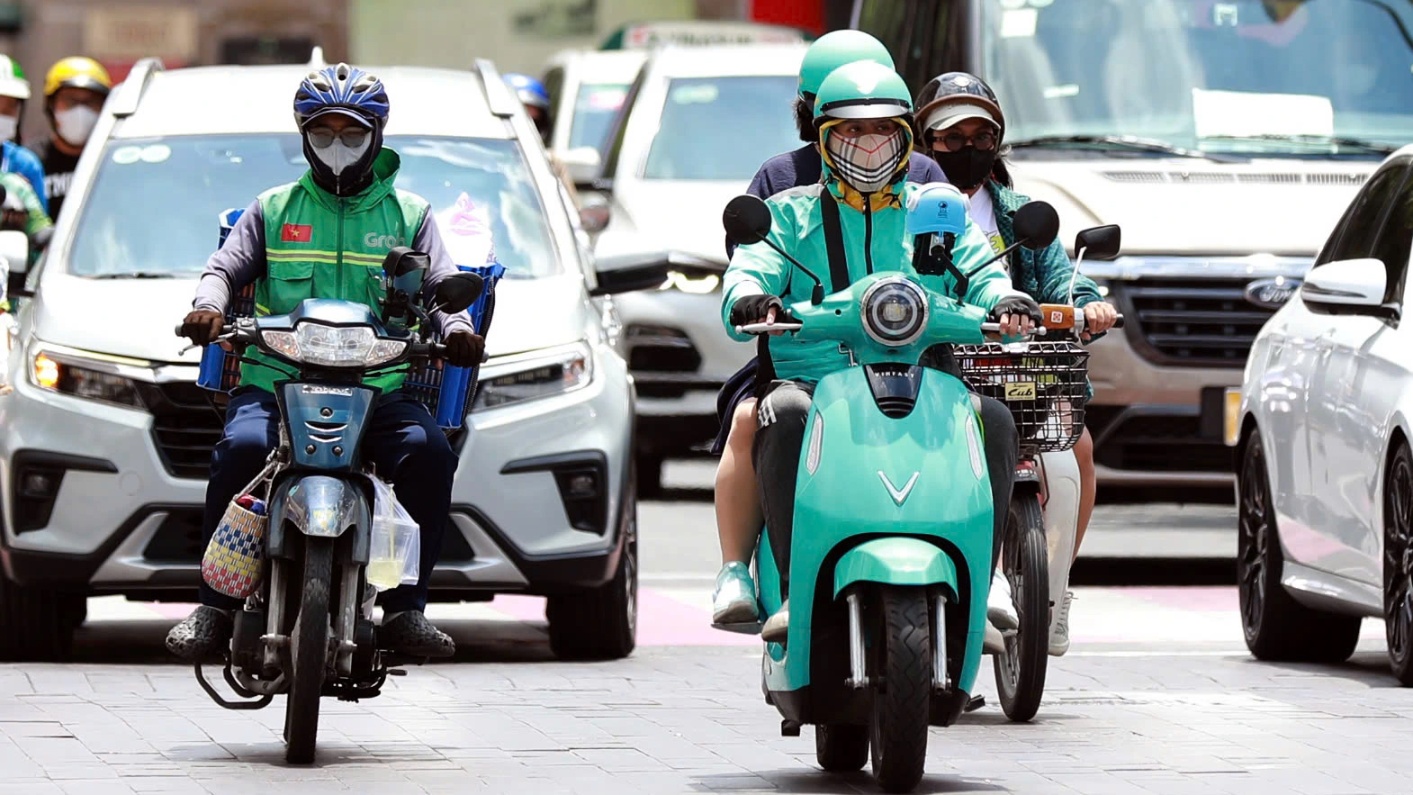TP.HCM bắt đầu thay xe xăng: Ai bị ảnh hưởng trước?