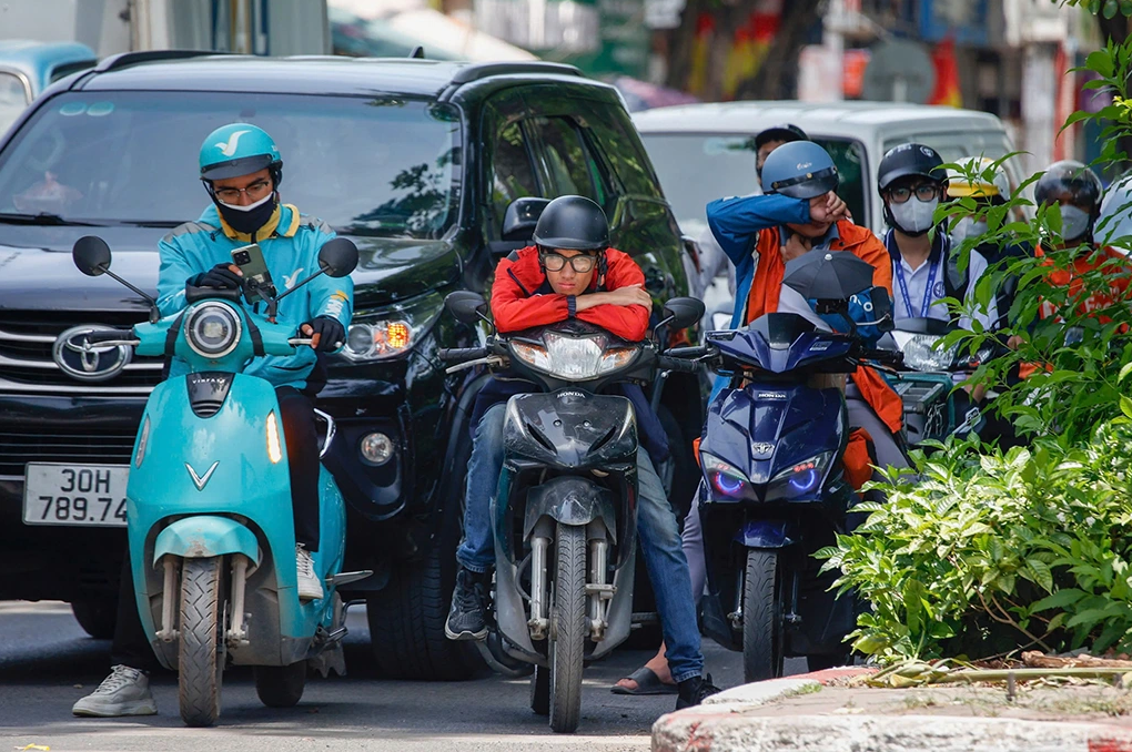 TP. HCM: Từ năm 2029, dự kiến CẤM HOÀN TOÀN xe máy xăng trong hoạt động  giao hàng và xe ôm công nghệ