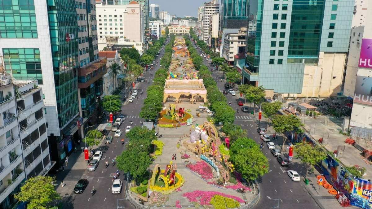 Phố đi bộ Nguyễn Huệ: Điểm hẹn sôi động của giới trẻ Sài Gòn | Xanh SM