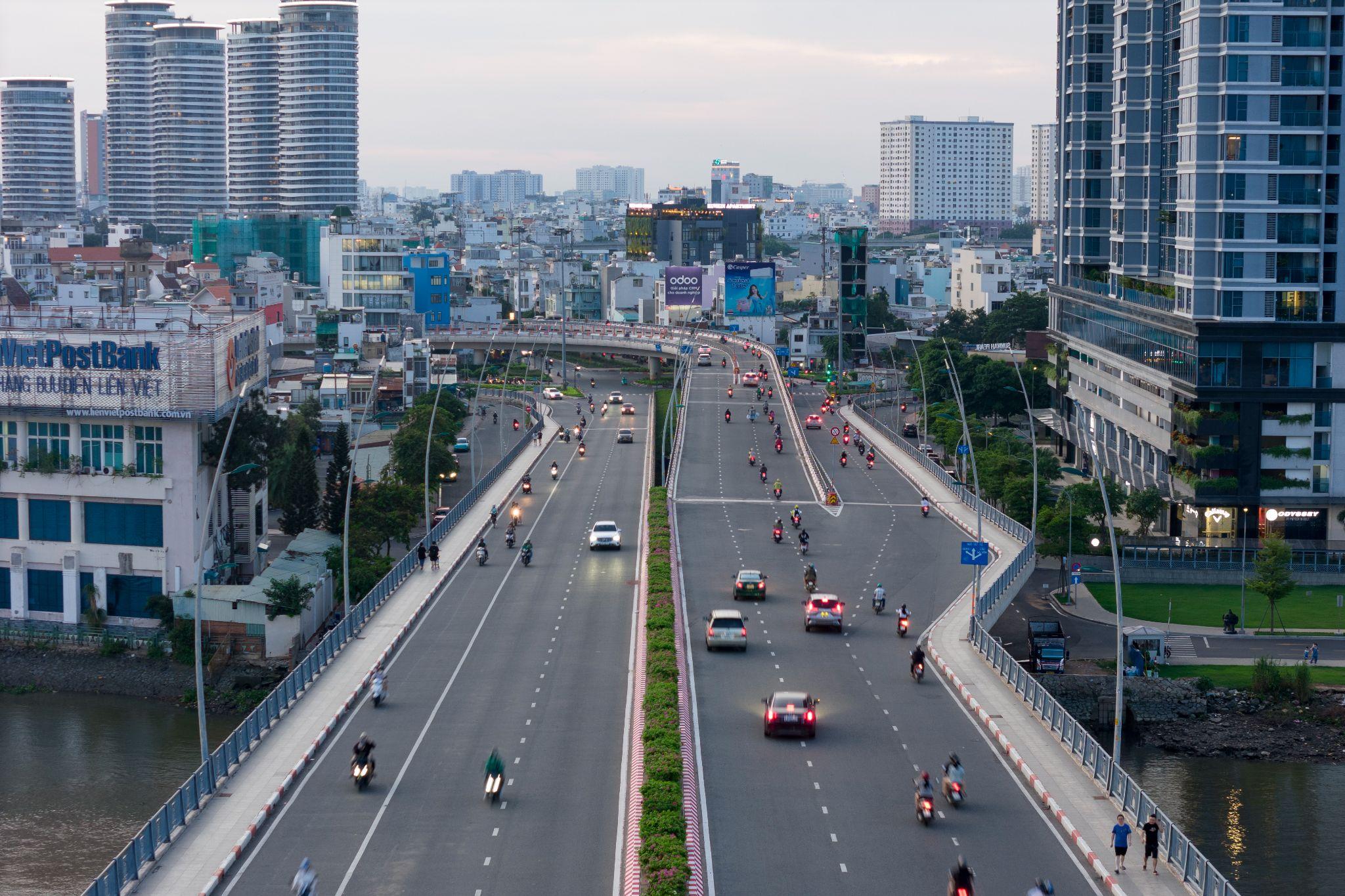 Nhìn lại cây cầu nghìn tỷ vượt sông Sài Gòn nối Thủ Thiêm và quận Bình Thạnh