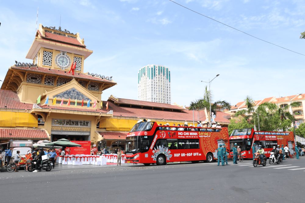 Khám phá Chợ Quận 5 – Thiên đường mua sắm và ẩm thực | Xanh SM